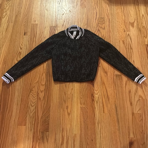 Fabletics Black Floral Semi-Cropped Tia Bomber Zip Jacket - Picture 6 of 7